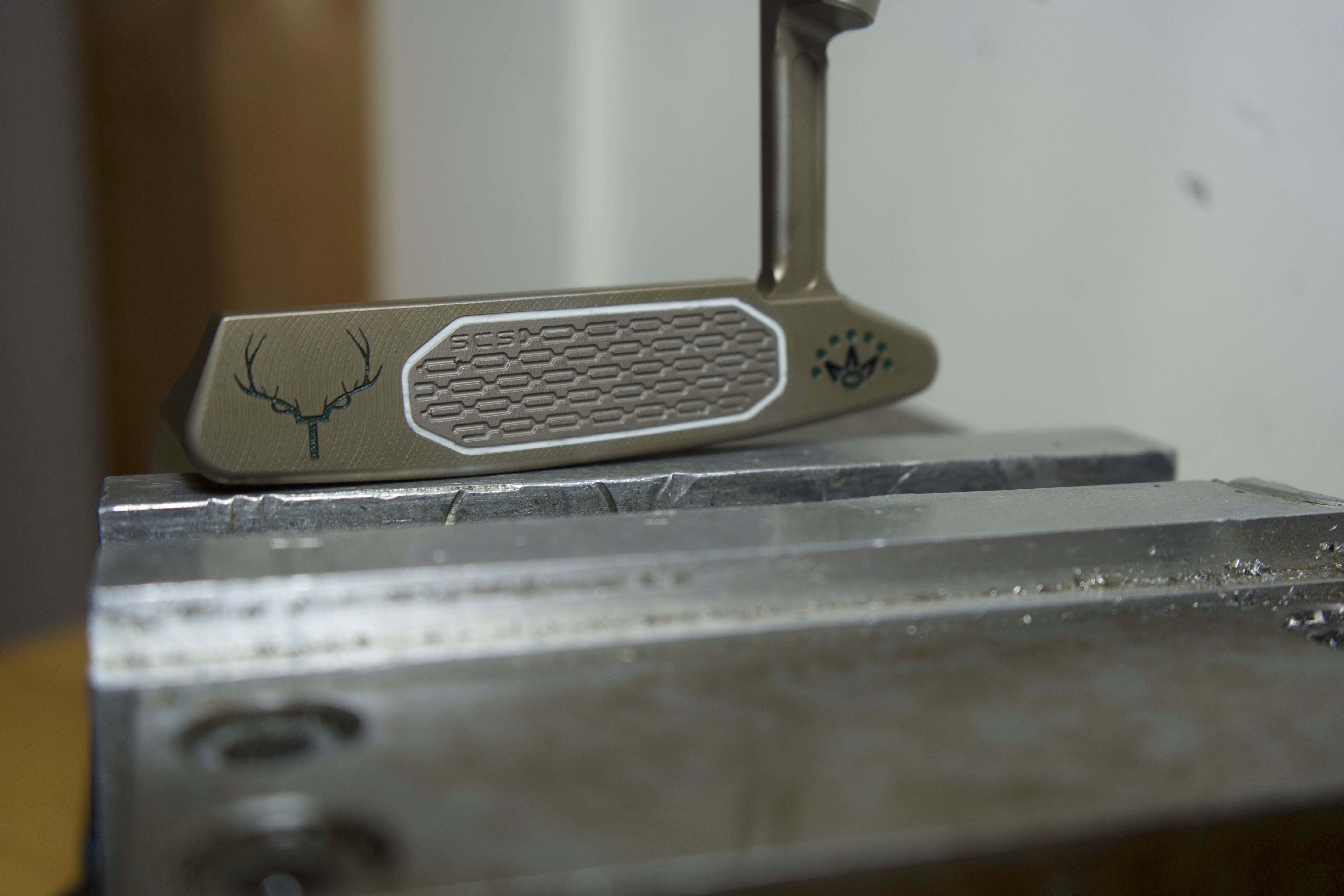 Scotty Cameron Studio Style Newport 2 – T-Antler – Burnt Antler Finish – Founder Archive